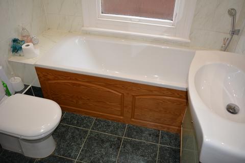 undefined, Double Bedsit Near Town Centre - To Let
