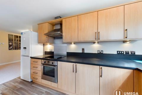 3 bedroom flat to rent, Hawkhill Close, Lochend, Edinburgh, EH7