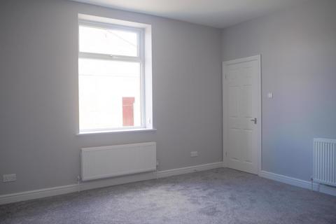 2 bedroom terraced house to rent, Colbeck Row, Birstall, Batley, WF17