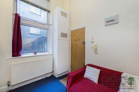 Studio to rent - Finchley Road, Hampstead NW3