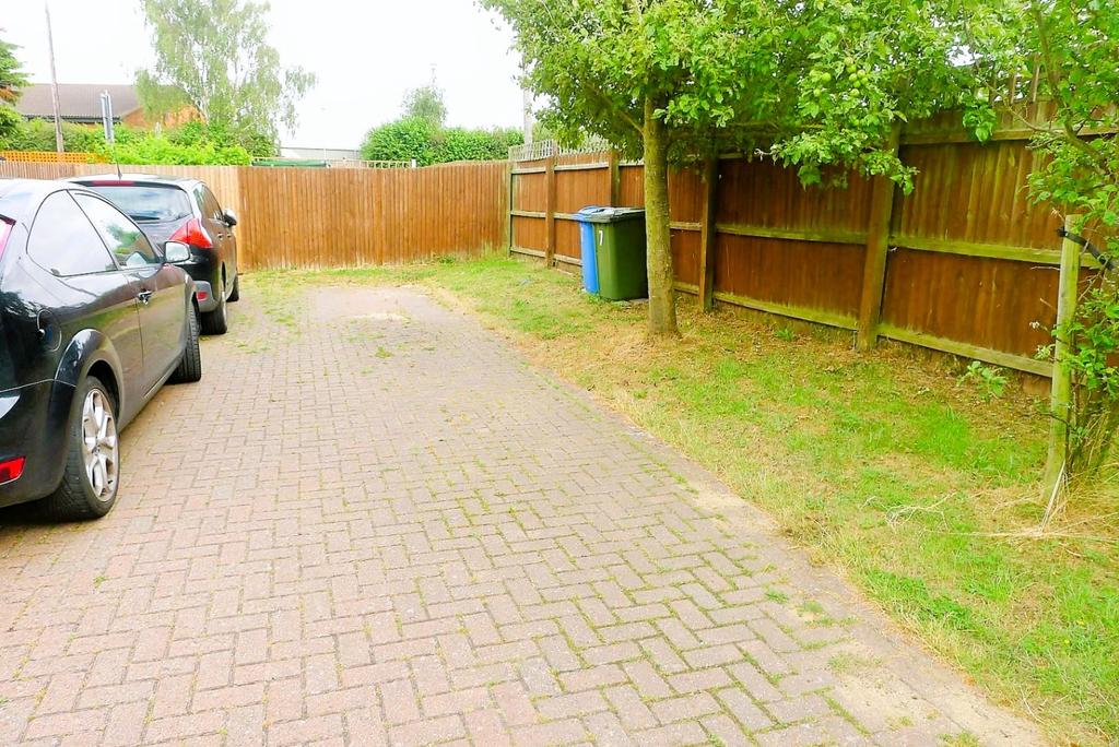 Woolbrook Close, Rainham 2 bed terraced house £280,000