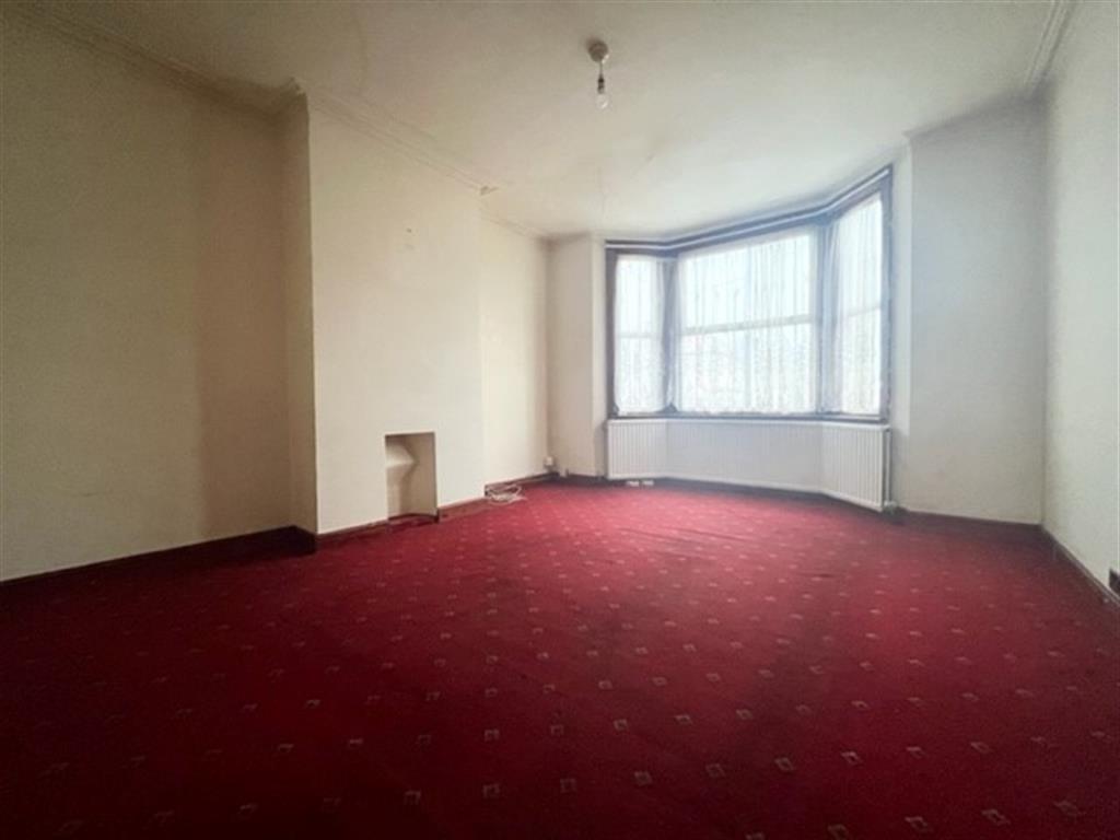 Church Road, Heston, TW5 2 bed semidetached house £1,850 pcm (£427 pw)