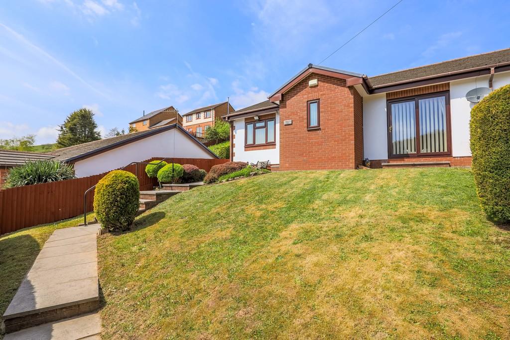 Pinewood View, Blackmill Road... 3 bed semidetached bungalow £199,950