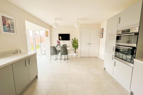 10 Regatta Road, Burnham-on-crouch, CM0 8FZ