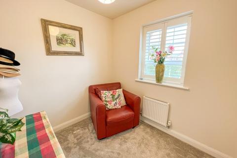 10 Regatta Road, Burnham-on-crouch, CM0 8FZ