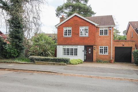 4 bedroom detached house to rent, Watkins Close, Finchampstead