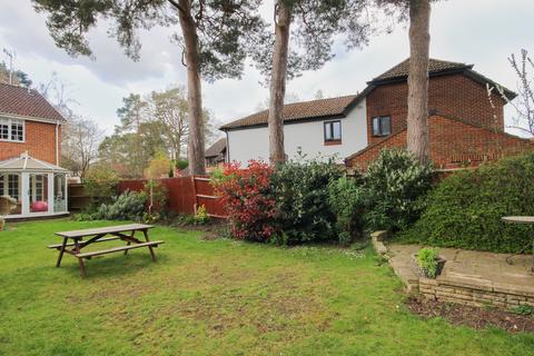 4 bedroom detached house to rent, Watkins Close, Finchampstead