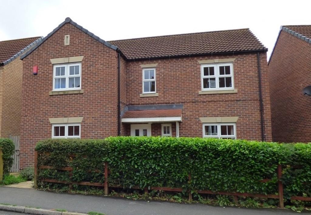 Greenfinch Crescent, Witham St Hughs 4 bed detached house £995 pcm (£230 pw)