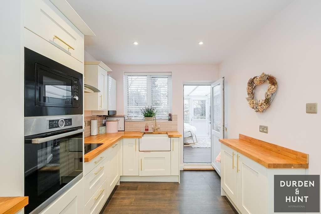 Ramsden Drive, Collier Row, RM5 3 bed terraced house £425,000
