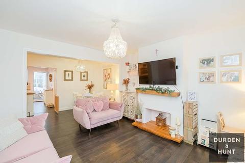 9 Ramsden Drive, Collier Row, Romford, RM5 2NJ
