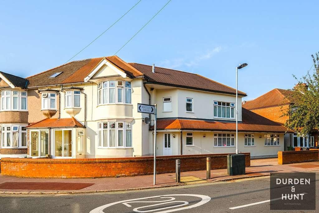 Beccles Drive, Barking, IG11 6 bed semidetached house £900,000