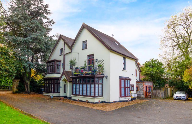 Hillbury Road, Warlingham 1 bed flat £875 pcm (£202 pw)