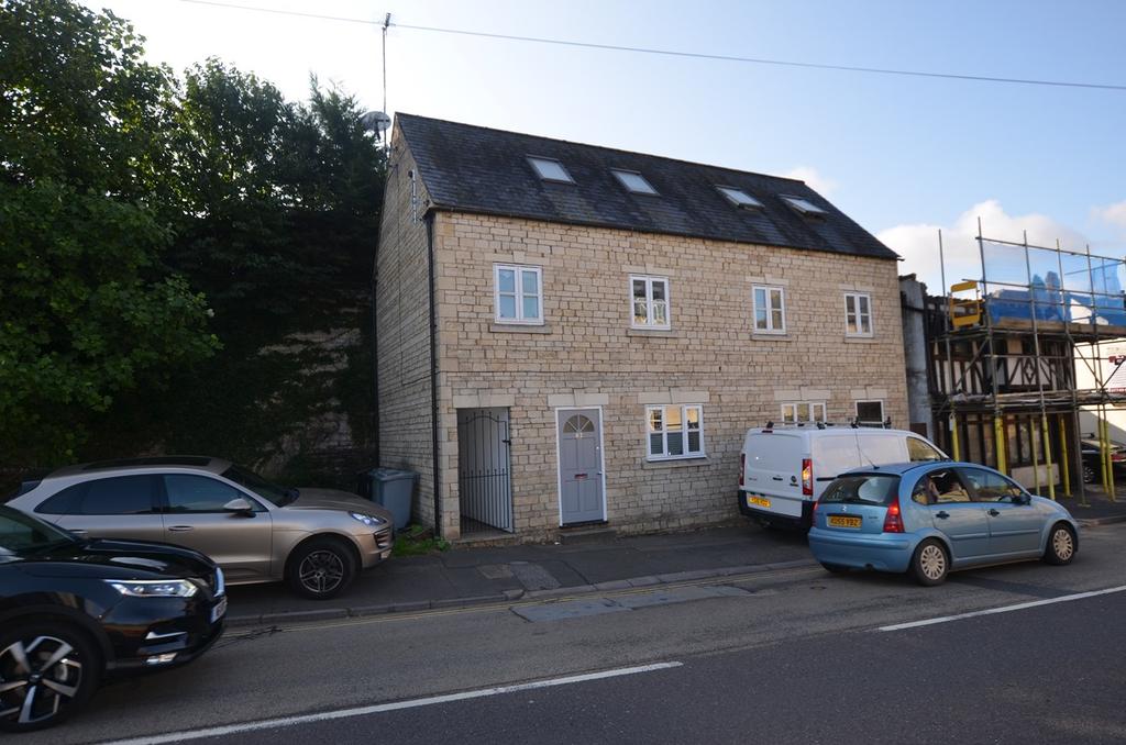 North Street, Stamford, PE9 2 bed end of terrace house £825 pcm (£190 pw)