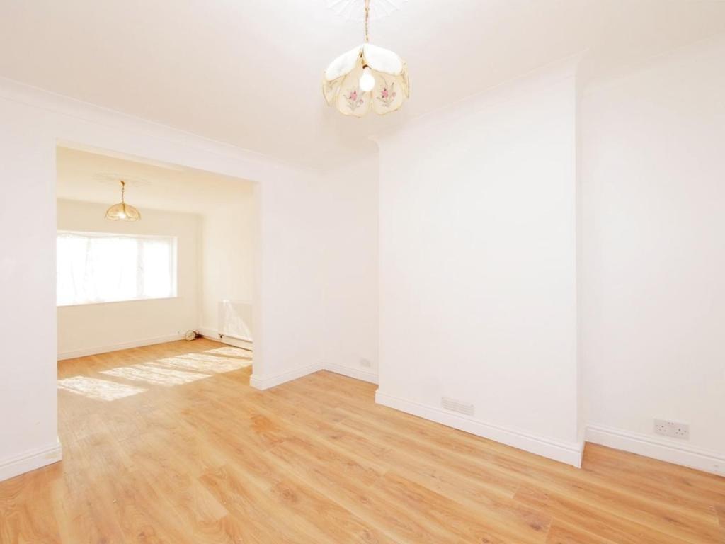 Wilmington Square, London, WC1X 2 bed apartment £2,000 pcm (£462 pw)
