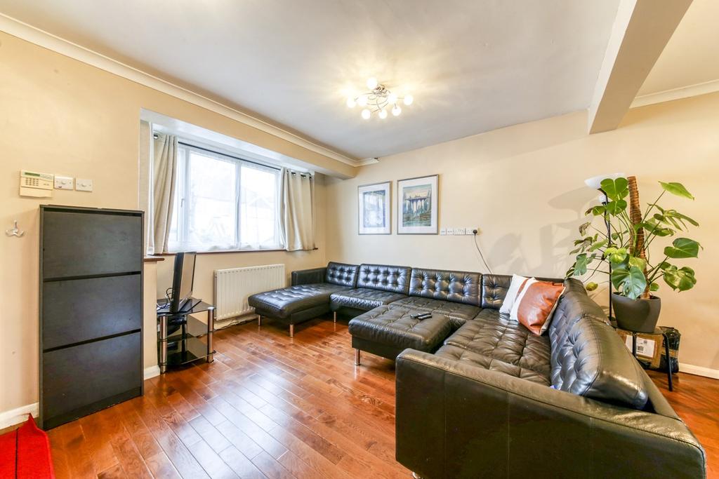 Therapia Lane, Croydon, CR0 3 bed terraced house £425,000