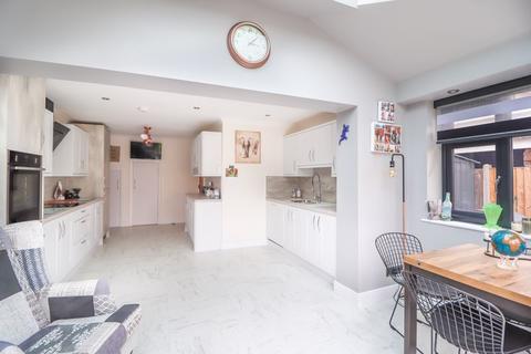 8 Birch Close, Benfleet, SS7 4NE