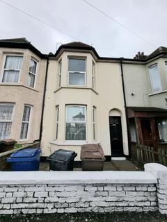 3 bedroom terraced house to rent, London Road, Grays, Essex, RM20