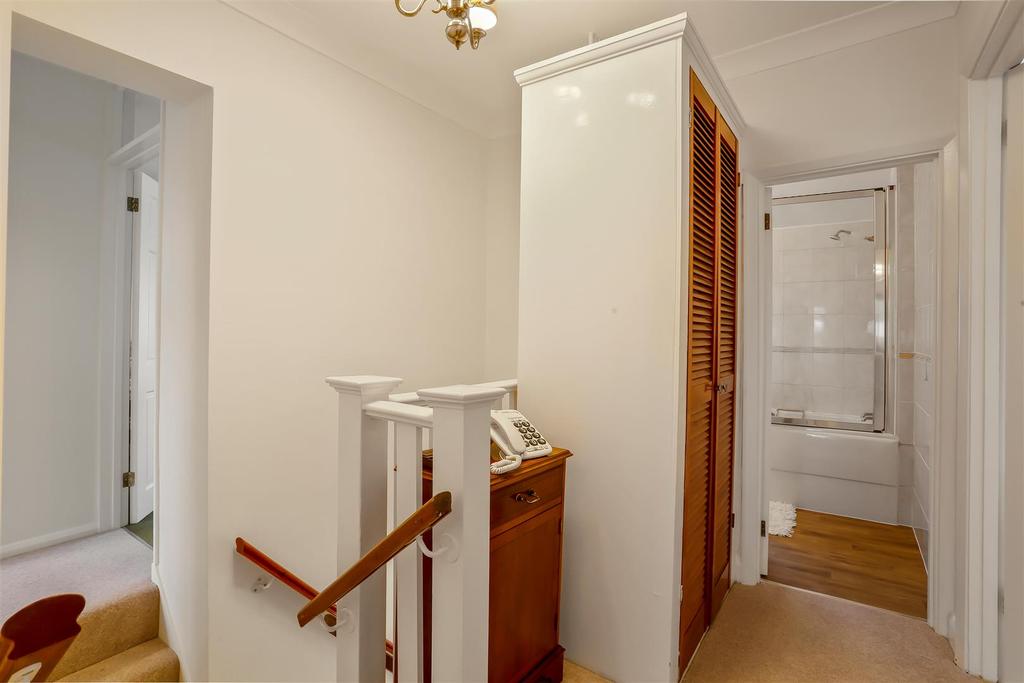 796061663 - 33 Colston Avenue, SM5 19.jpg