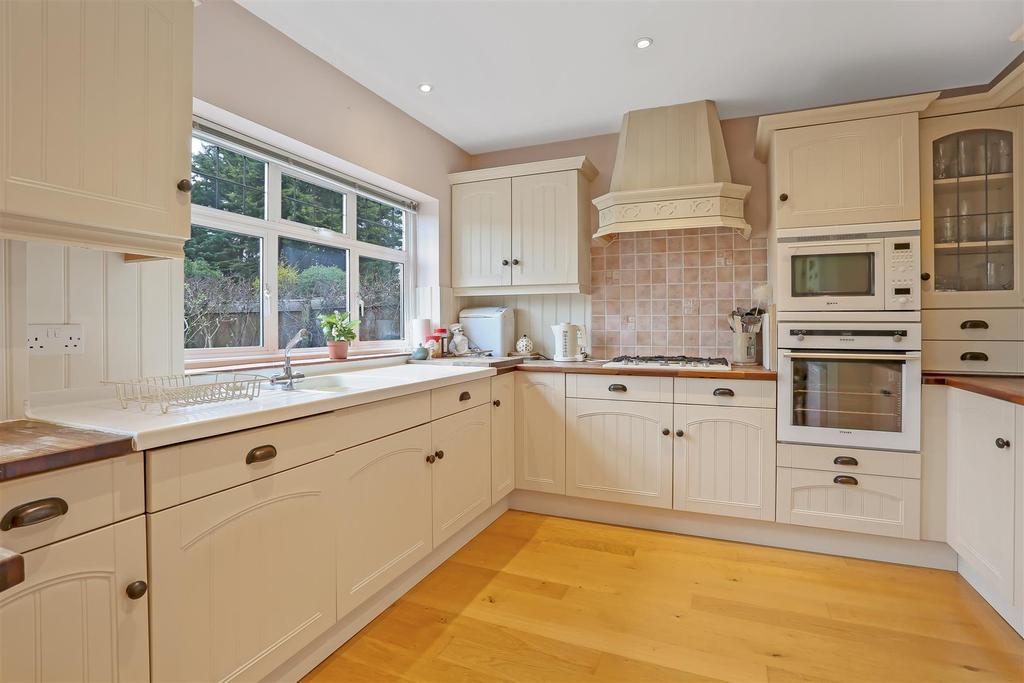 796061663 - 33 Colston Avenue, SM5 10.jpg