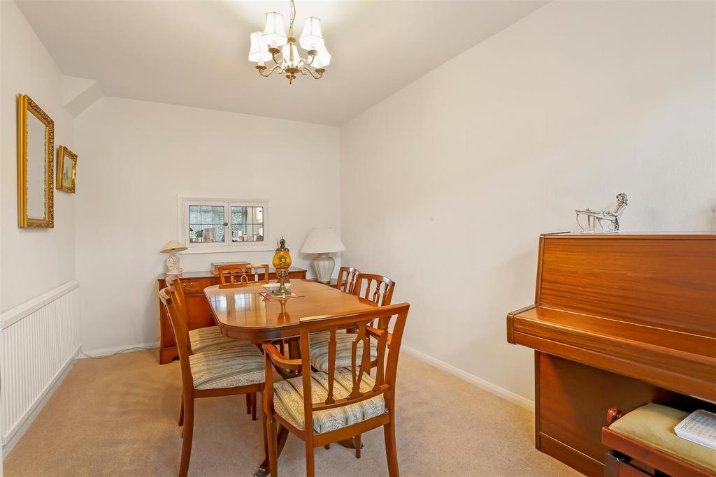 796061663 - 33 Colston Avenue, SM5 15.jpg