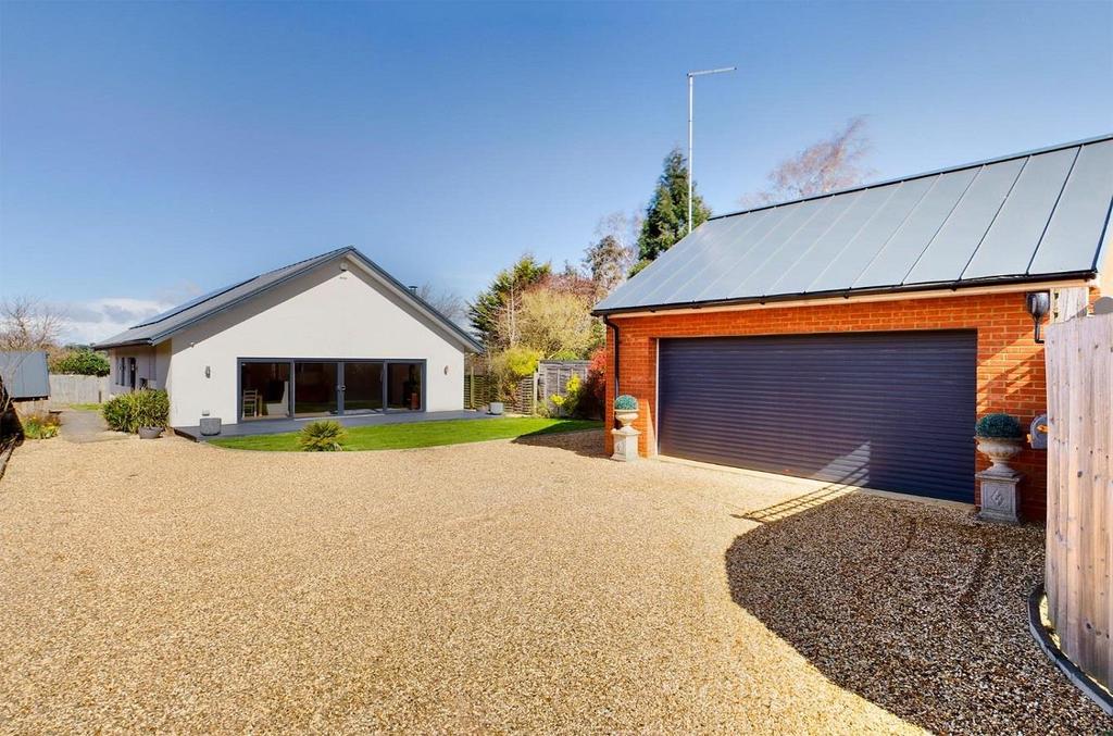 Boughton Road, Moulton, Northampton, NN3 2 bed detached bungalow £475,000