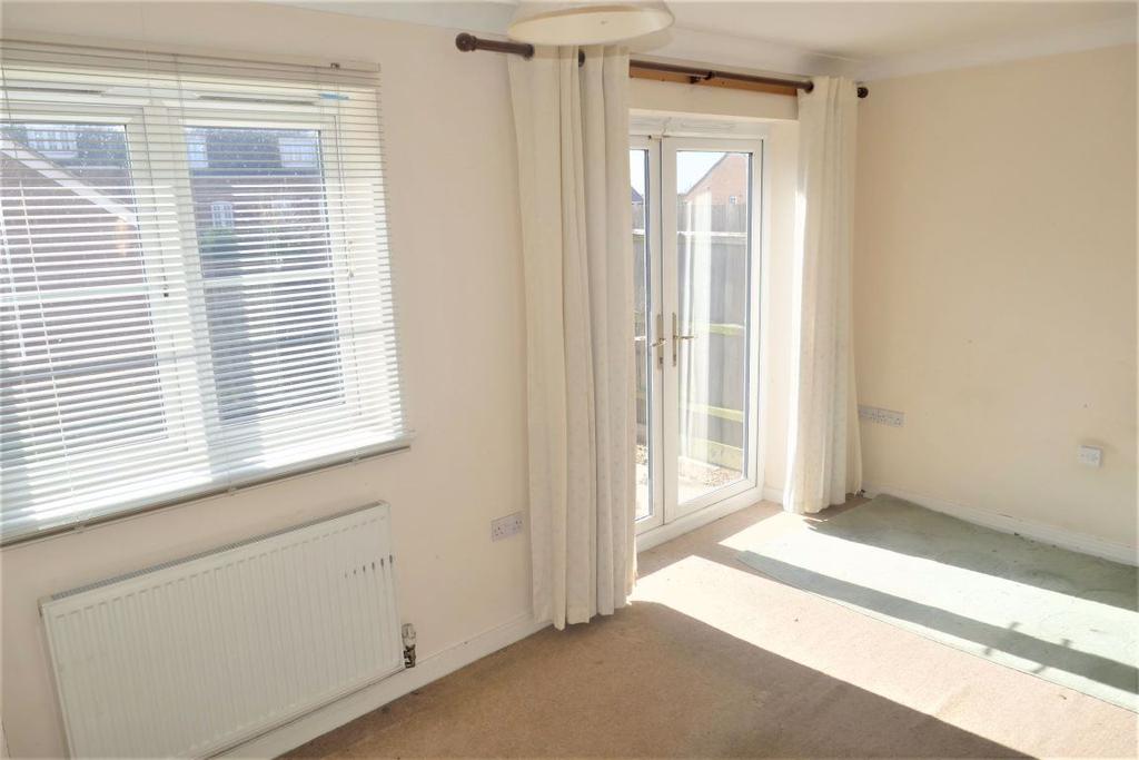 Yaffle Crescent, Desborough, Northants 4 bed house £950 pcm (£219 pw)