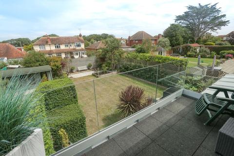 17 Queens Avenue, Birchington, CT7 9QN