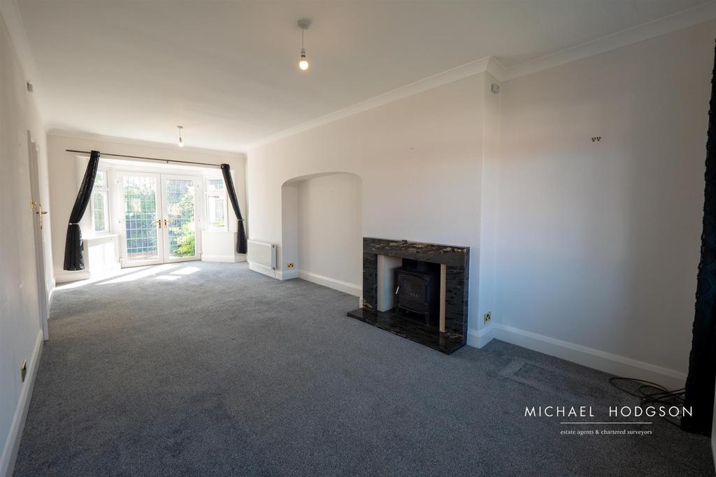 Newlands Avenue, Barnes, Sunderland 3 bed semidetached bungalow £895