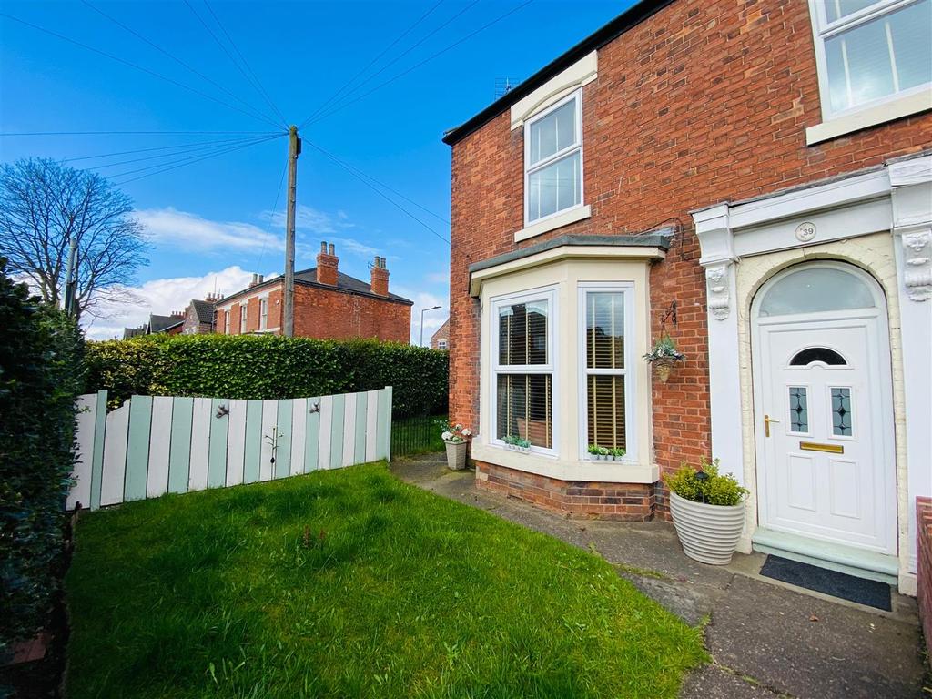 King Edward Road, Thorne, Doncaster 3 bed semidetached house £160,000
