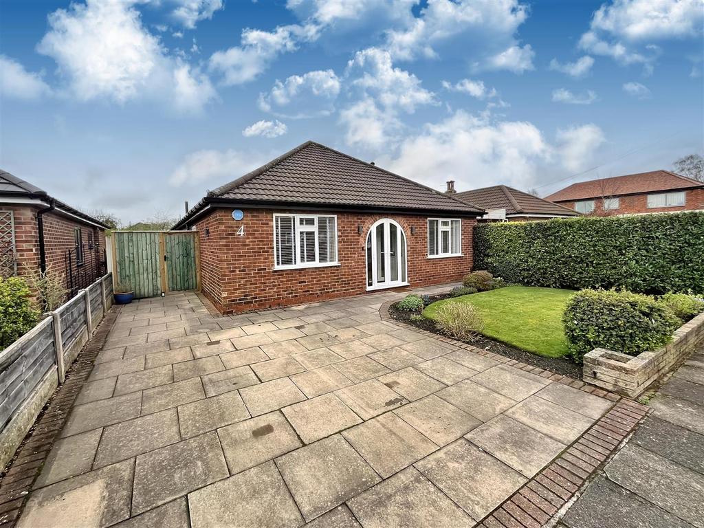 Dorrington Road, Sale 3 bed bungalow £750,000