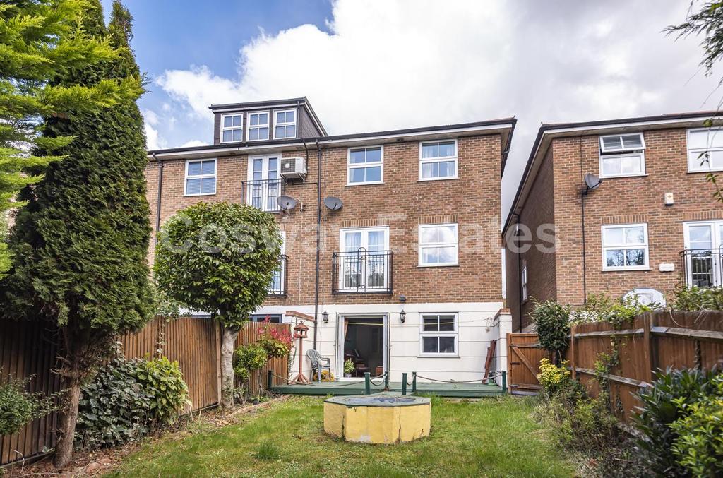 Park, Mill Hill, NW7 4 bed townhouse £2,750 pcm (£635 pw)