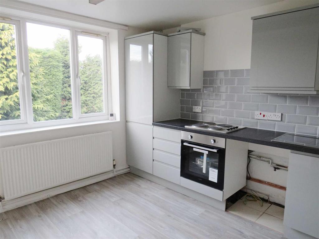 Gillbent Road, CHEADLE HULME 2 bed £1,100 pcm (£254 pw)