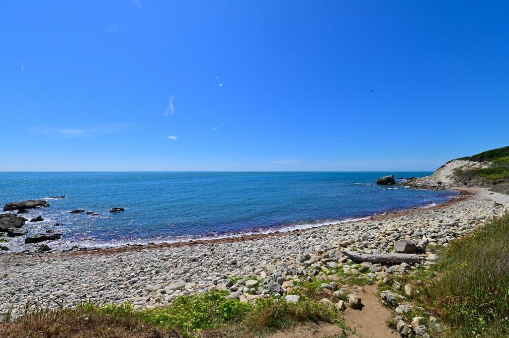 Local walk to Watershoot Bay