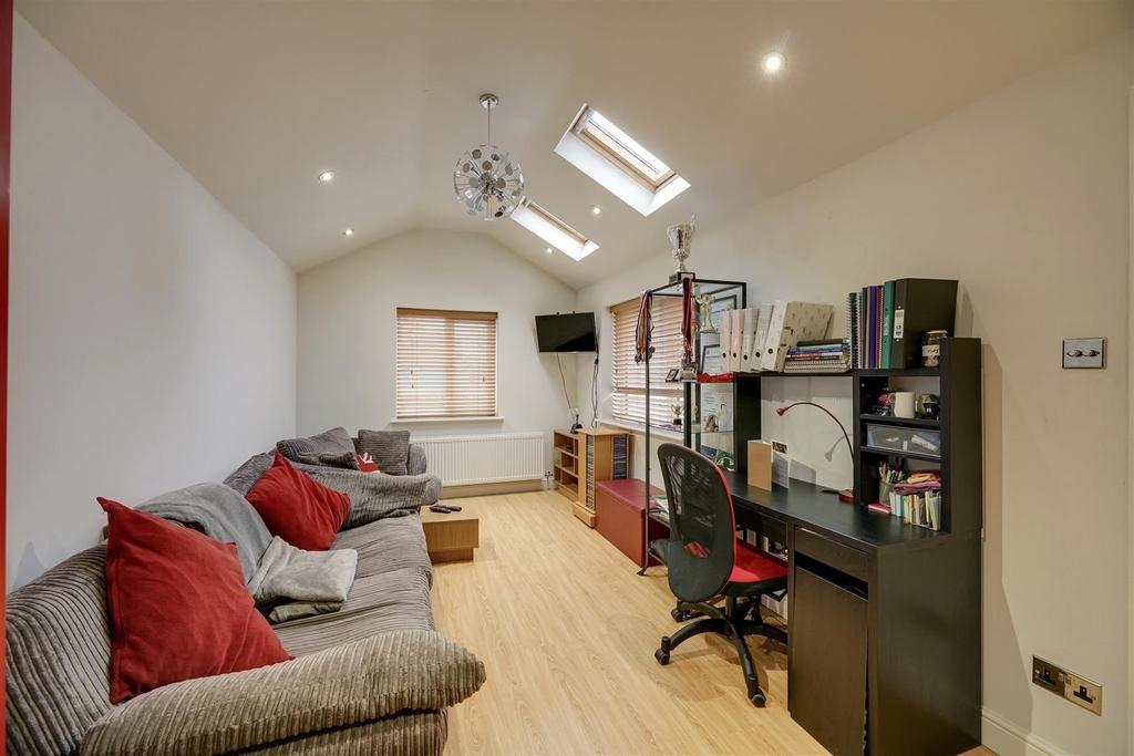 Kingston Drive, Normanton 4 bed detached house £375,000