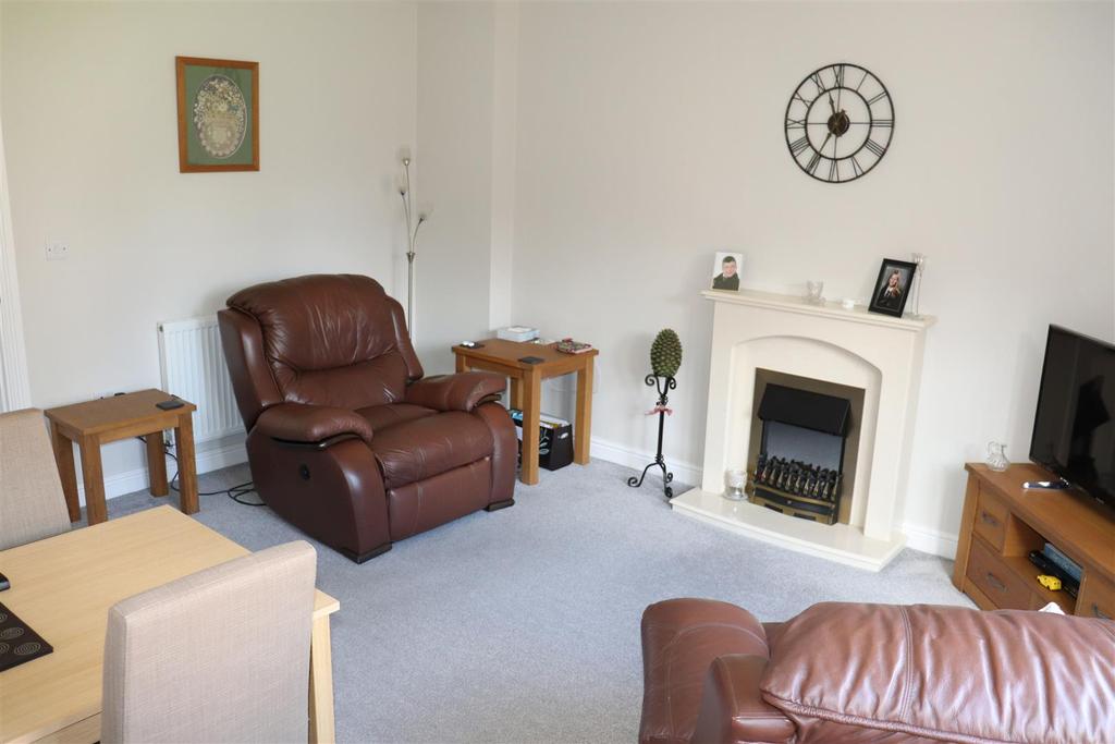 Unity Drive, Pelsall 2 bed semidetached house £210,000