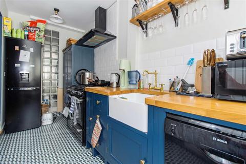 9 Lyndhurst Road, Worthing, BN11 2DB