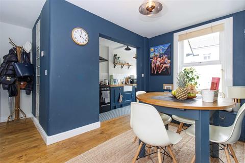 9 Lyndhurst Road, Worthing, BN11 2DB
