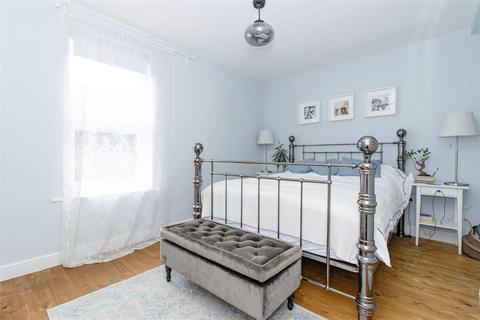 9 Lyndhurst Road, Worthing, BN11 2DB