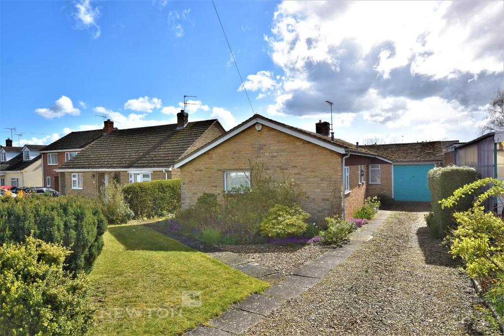 Queens Walk, Stamford 3 bed detached bungalow £535,000