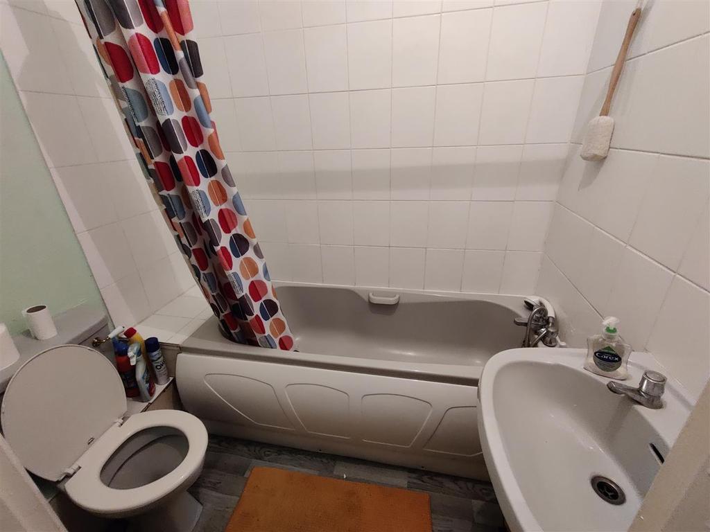 En suite bathroom