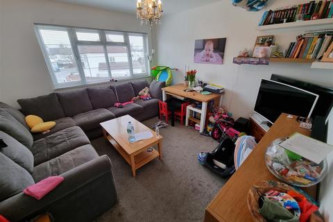 10 Edenvale Close, Mitcham, CR4 2DS