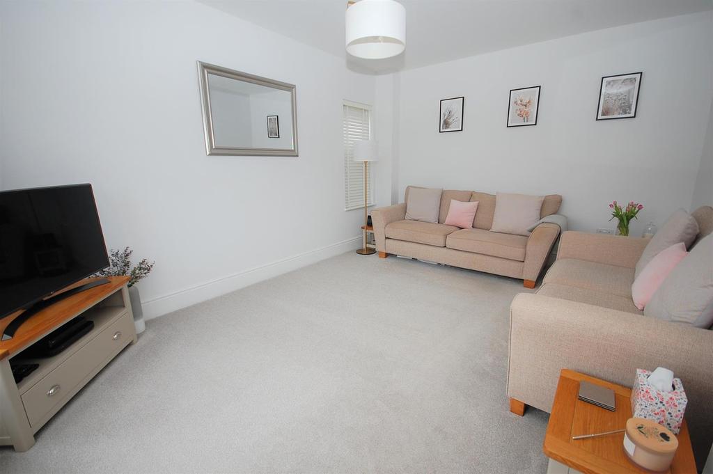 Bramley Park Avenue, Sherburn In Elmet, Leeds 3 bed detached house £