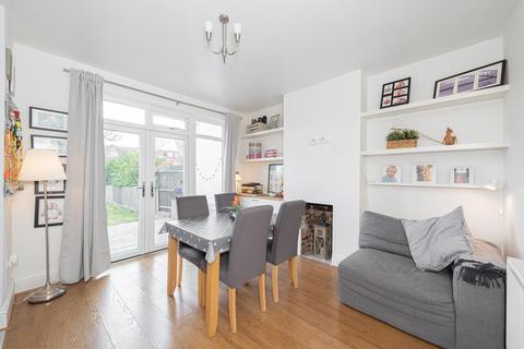25 Stoneleigh Avenue, Worcester Park, KT4 8XX