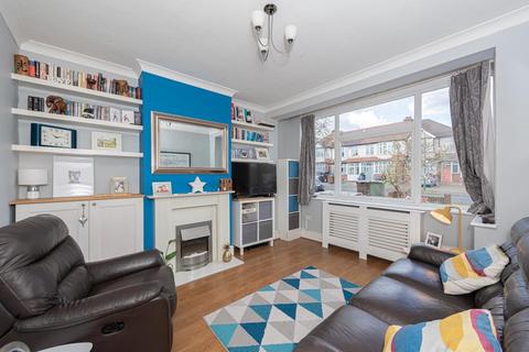 25 Stoneleigh Avenue, Worcester Park, KT4 8XX