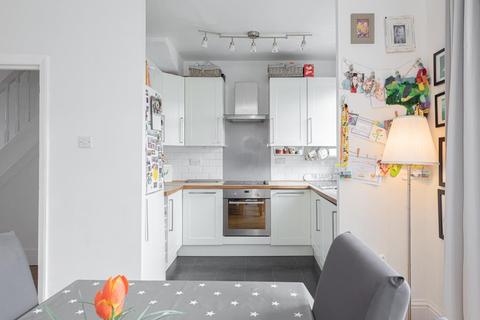25 Stoneleigh Avenue, Worcester Park, KT4 8XX