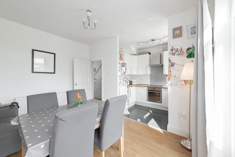 25 Stoneleigh Avenue, Worcester Park, KT4 8XX