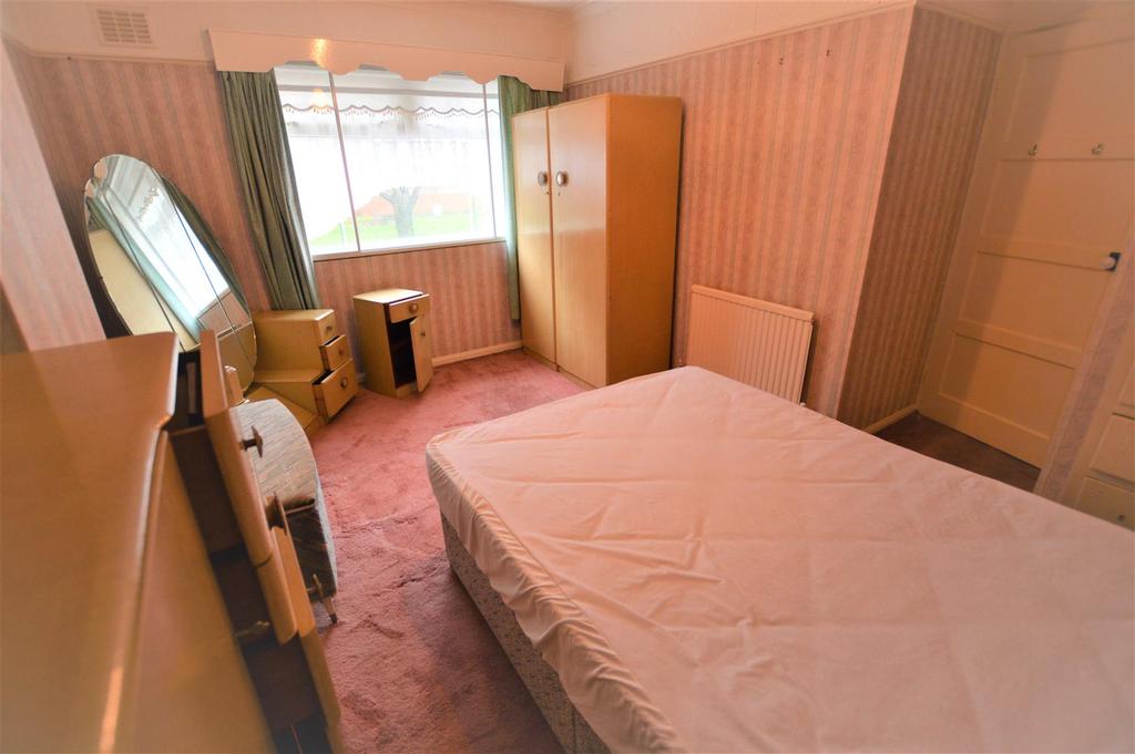 Bed1a.JPG