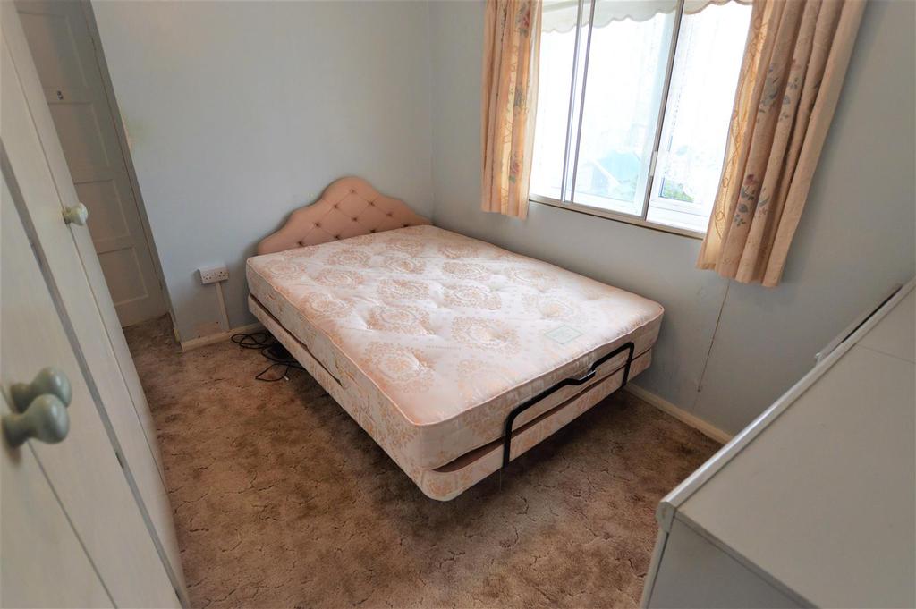 Bed2a.JPG