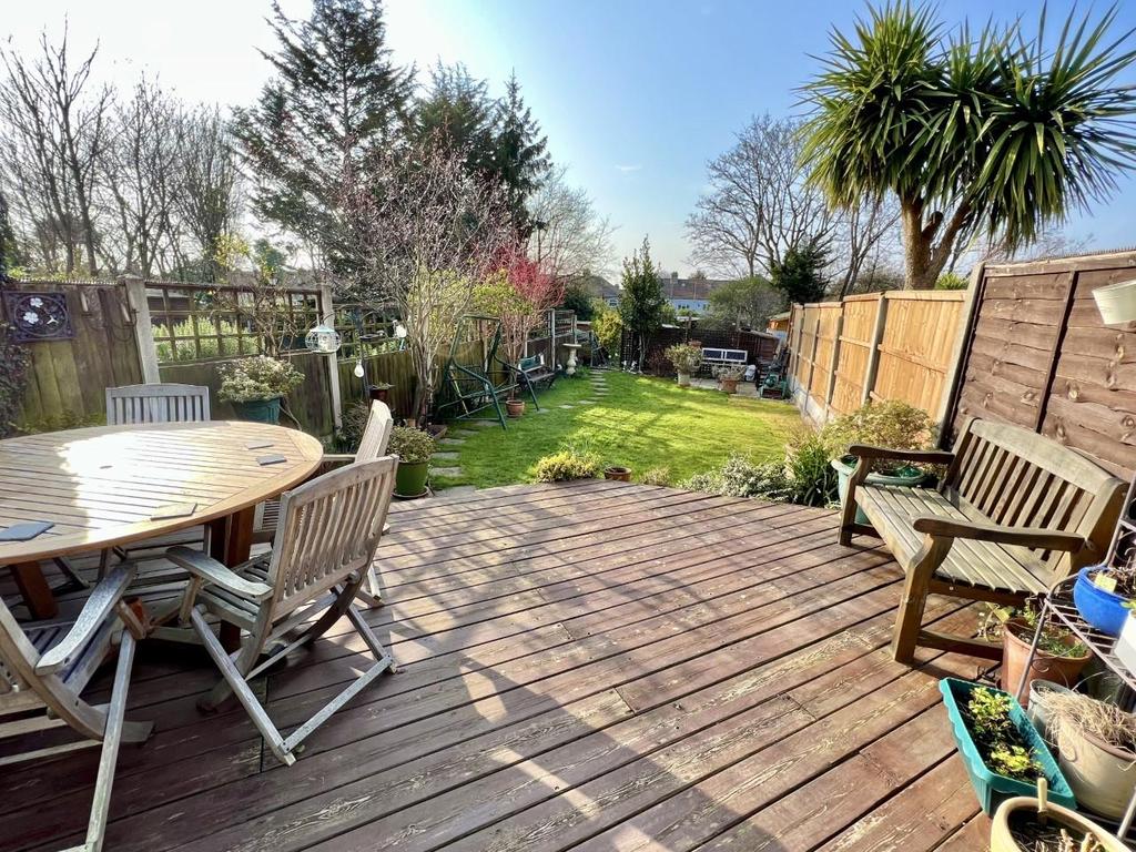 Dorset Avenue, Romford 3 bed terraced house for sale £475,000