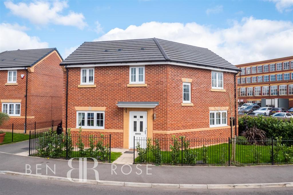 Mill Lane, Coppull, Chorley 3 bed detached house for sale £259,995